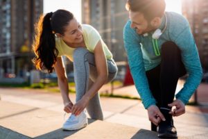 Couple practicing healthy New Year's resolutions